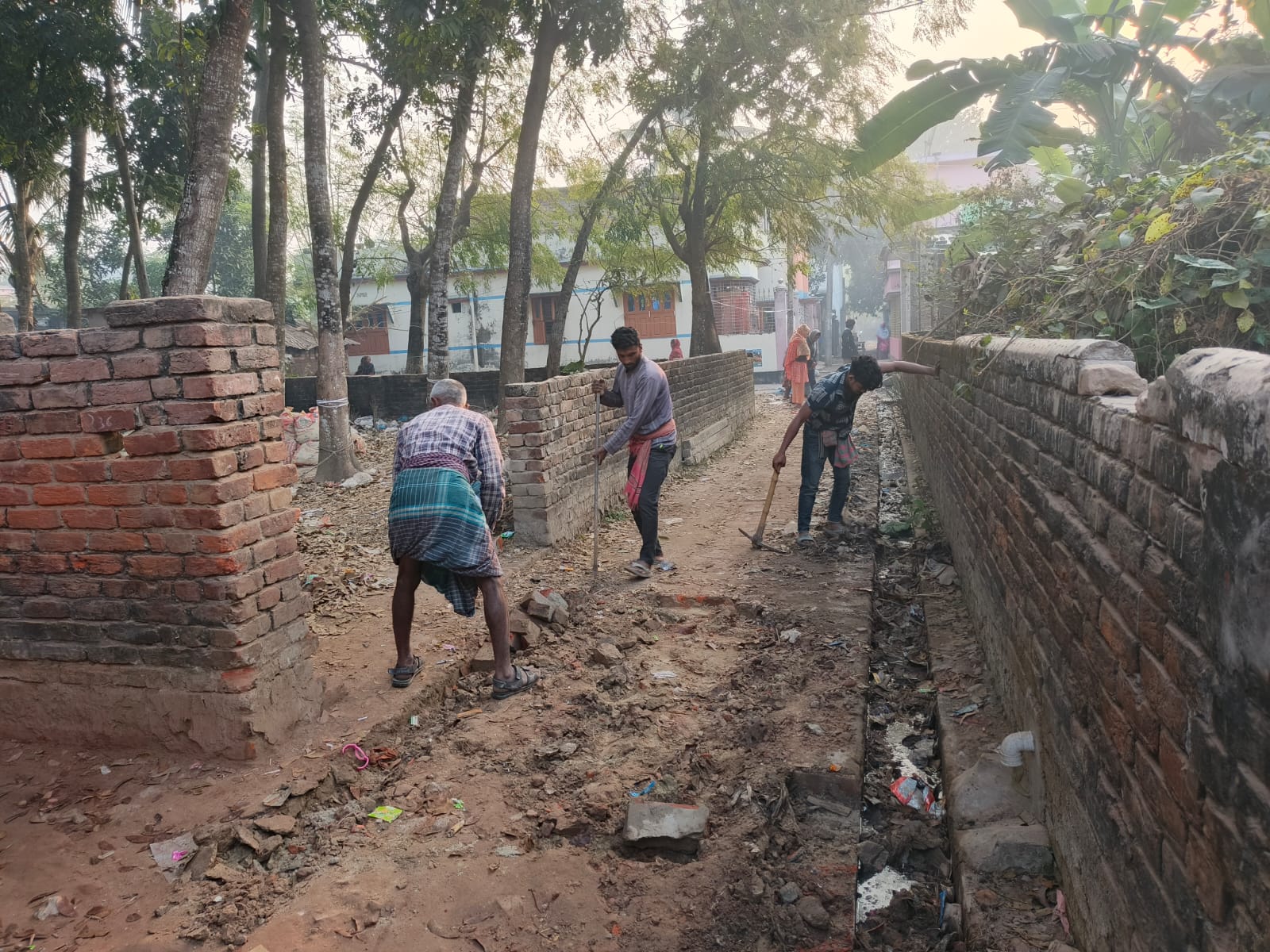 আলমডাঙ্গা পৌরসভার নিম্নআয় এলাকা চলমান কাজের স্থীরচিত্র